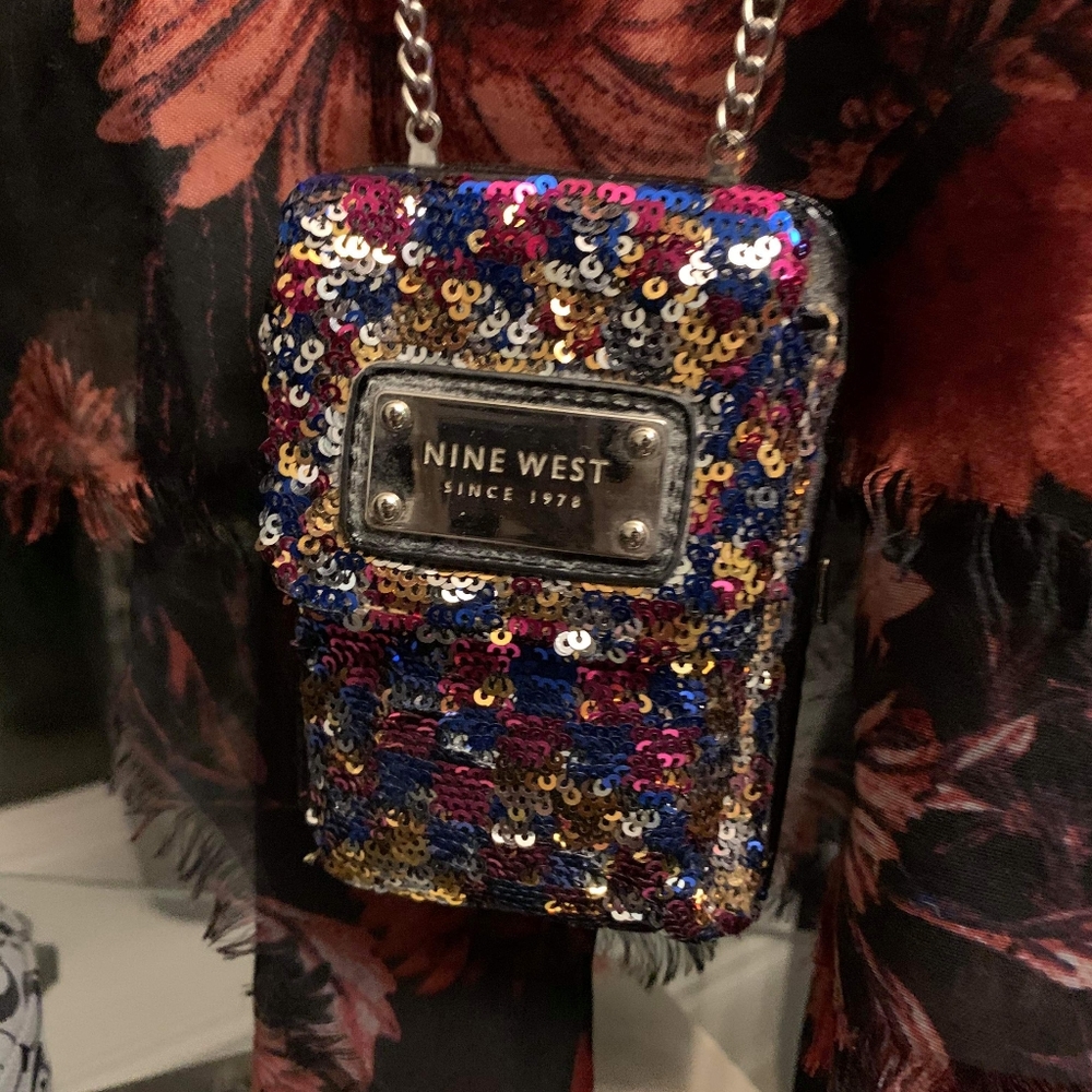 Sequence wallet clutch